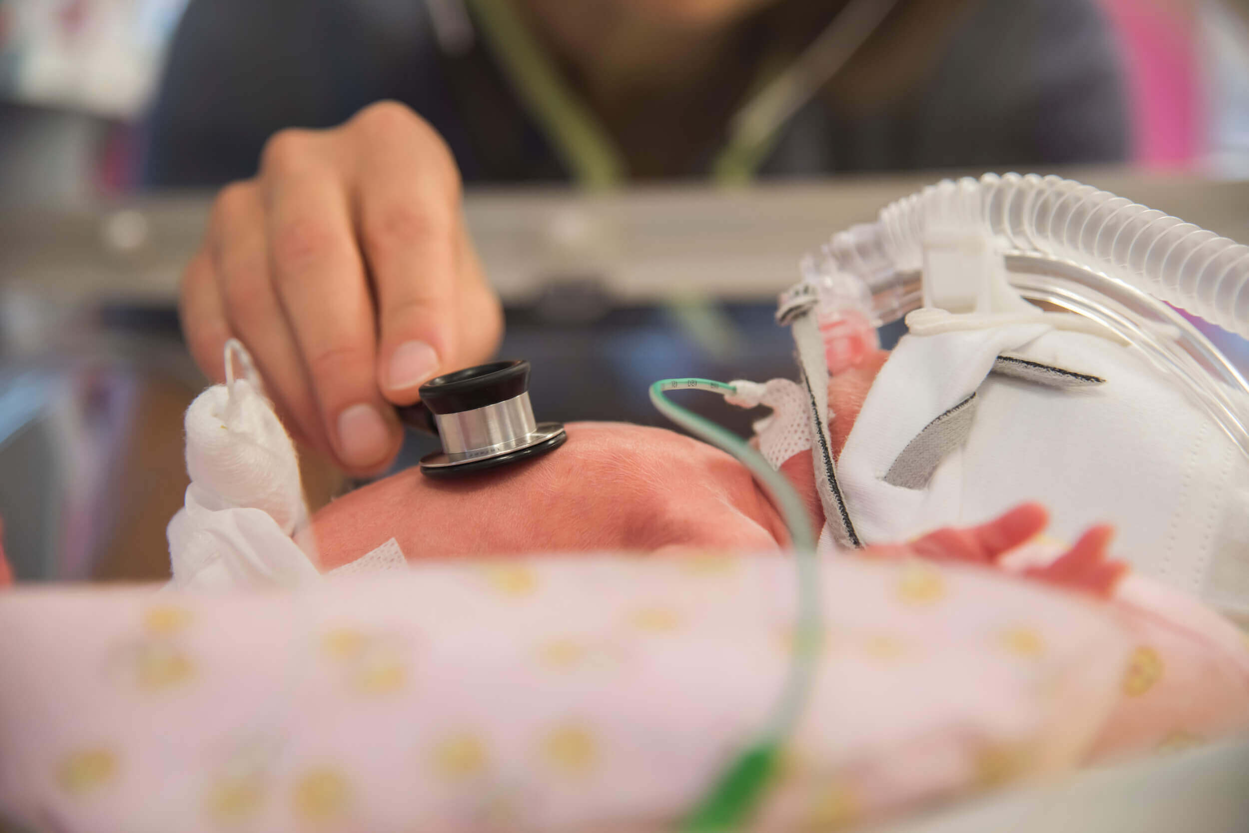 ventilated-baby-with-stethoscope