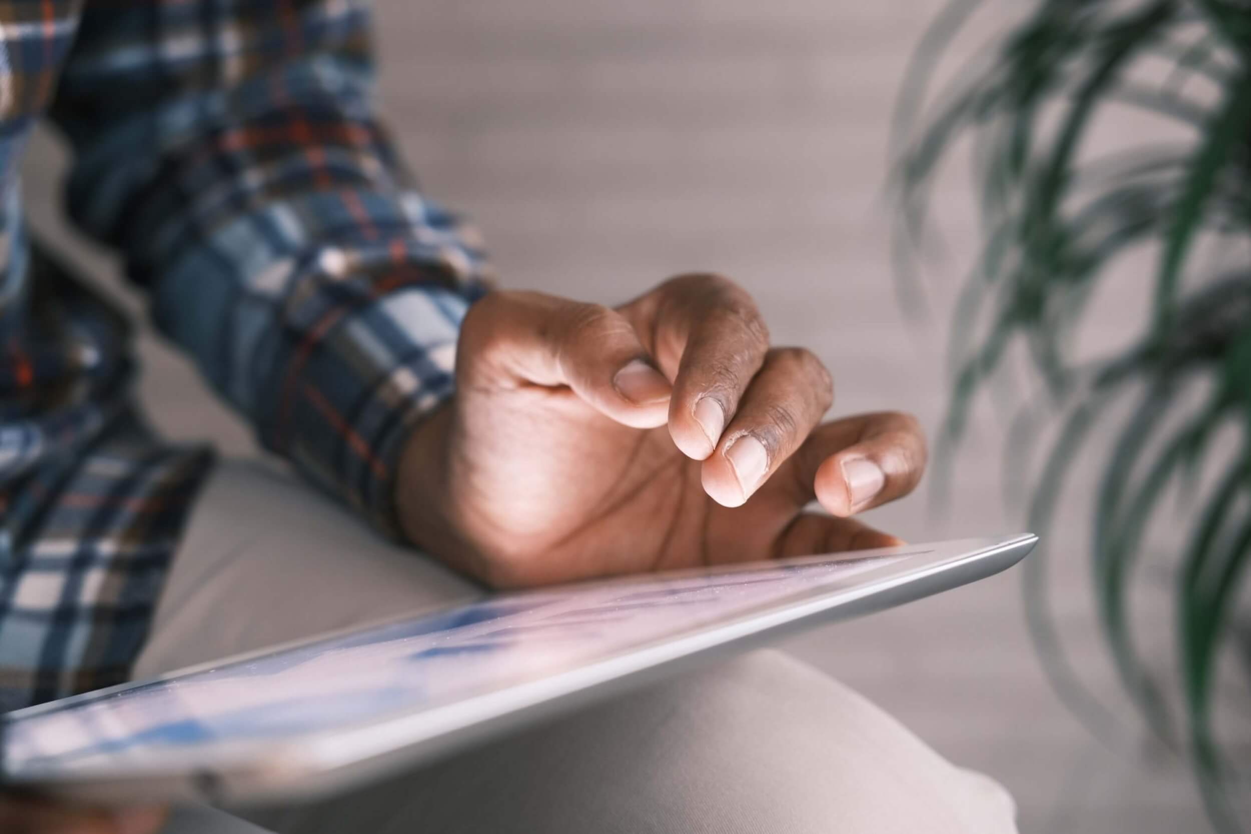 using-tablet-on-lap-with-fingers-hair-visible